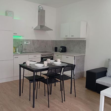 Novy Apartman S Terasou เบอร์โน ภายนอก รูปภาพ